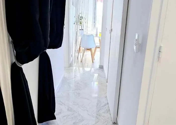 Appartement Floor With Sea View, Clim And Veranda *